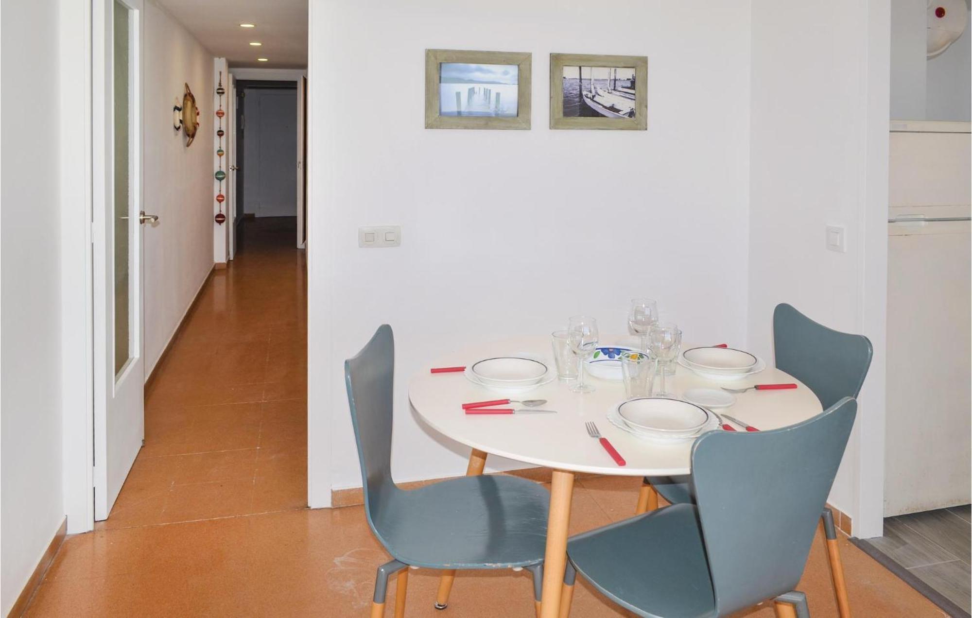 Appartement 3 Bedroom Beautiful In Lloret de Mar