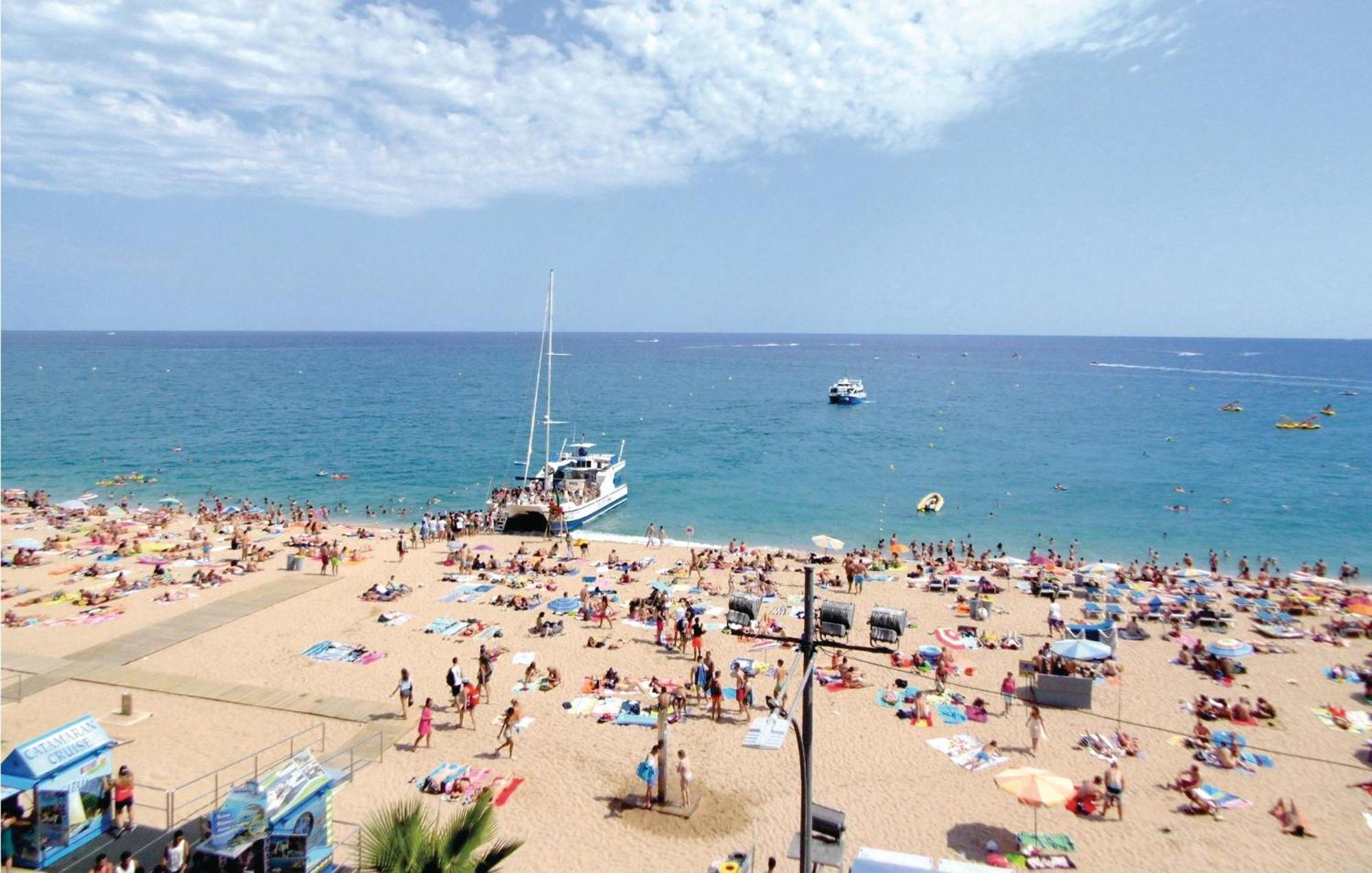 Appartement 3 Bedroom Beautiful In *