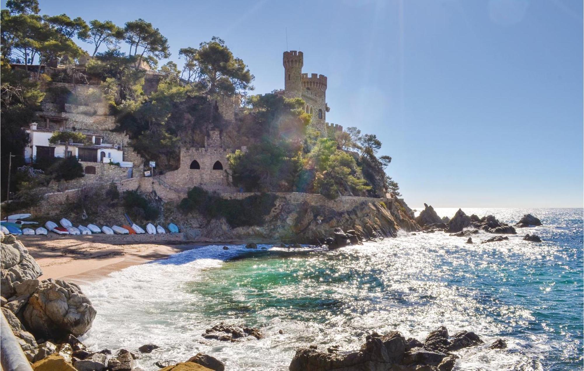 3 Bedroom Beautiful In Appartement Lloret de Mar